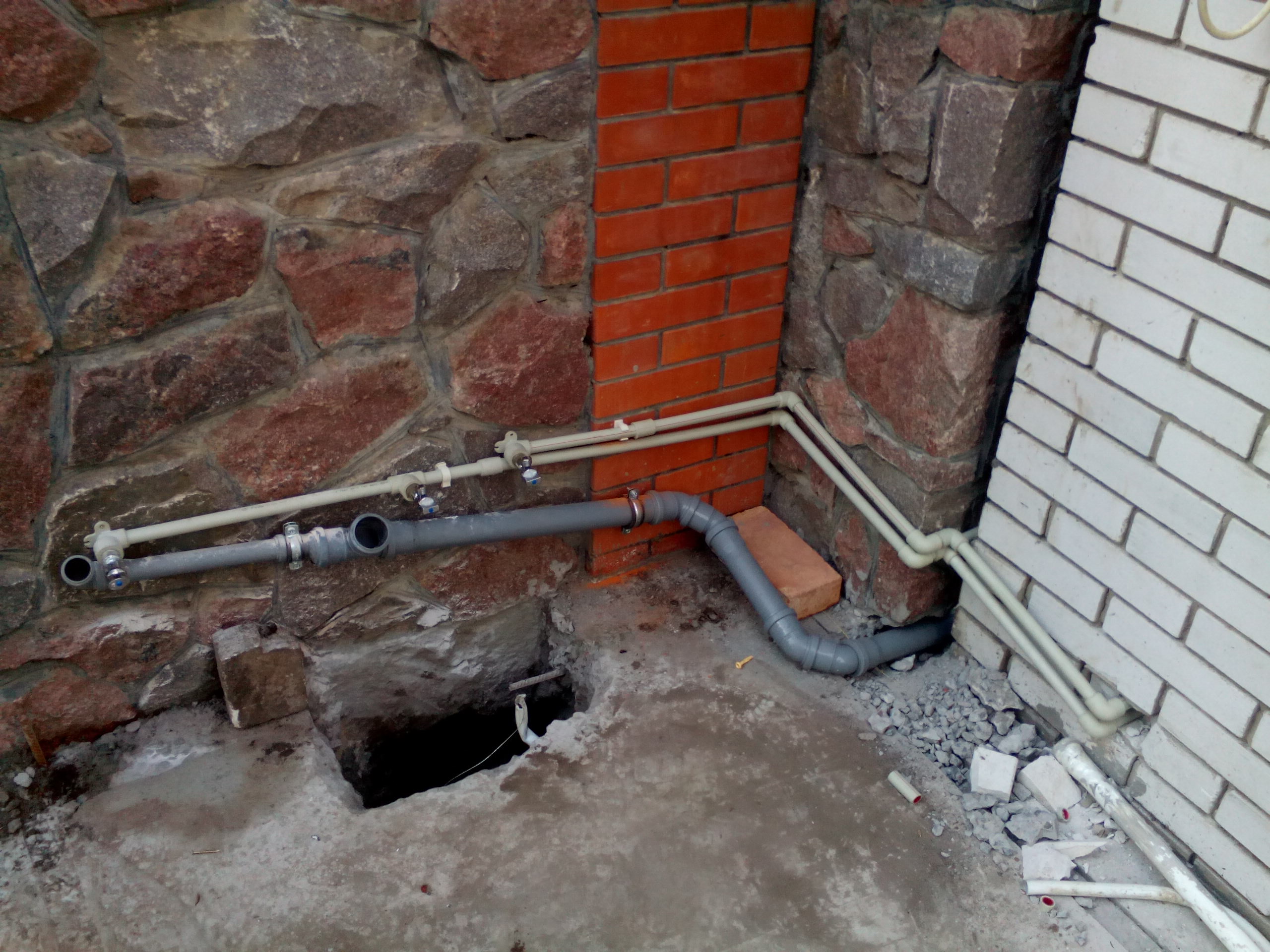 Прокладка канализации Борисполь, монтаж водопровода в доме, крепление трубы, вызвать сантехника на дом.